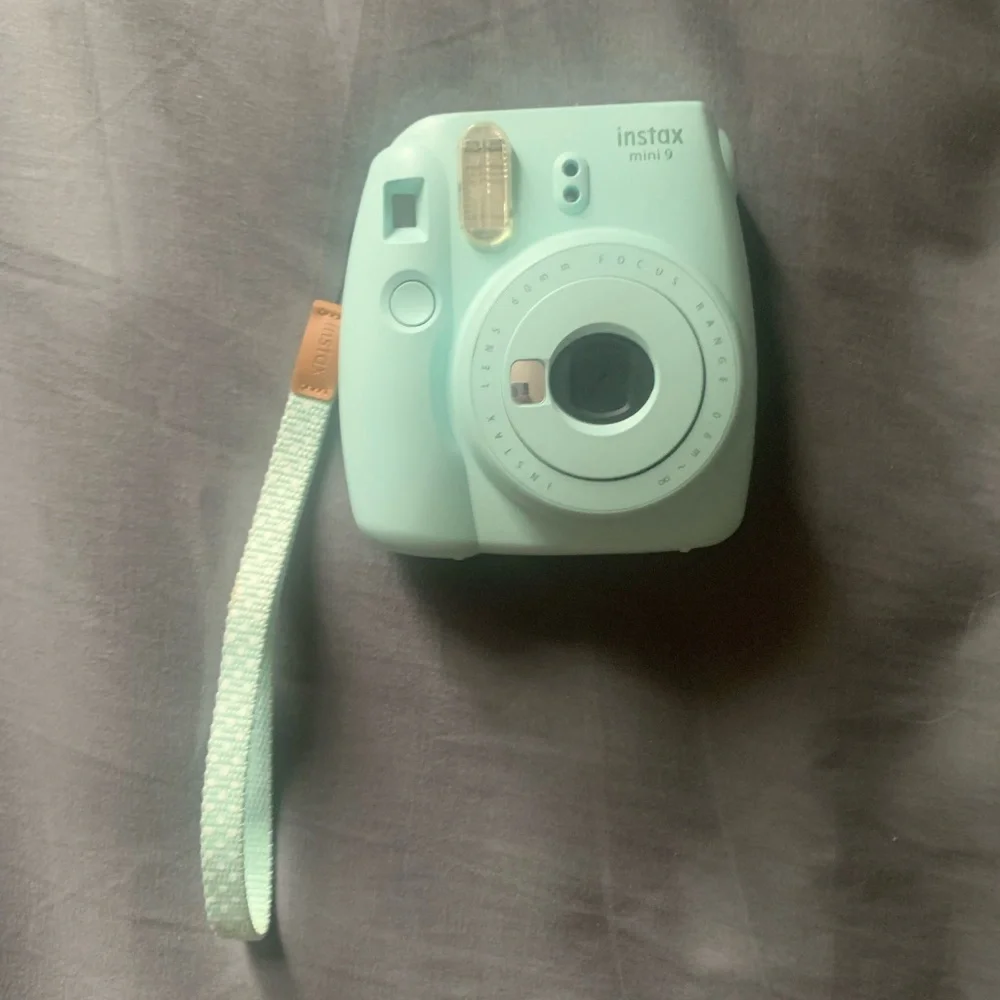 Fujifilm Instax Mini 9 in Ice Blue with Case and Macro Lens